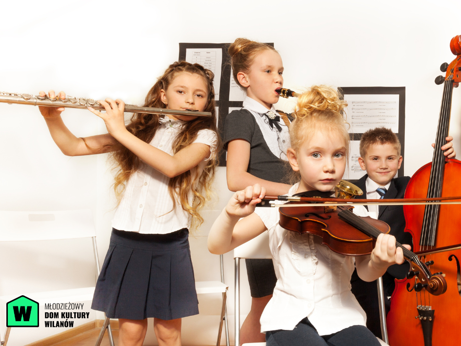 Dzieci uczące się grać na instrumentach: flet, wiolonczela, skrzypce